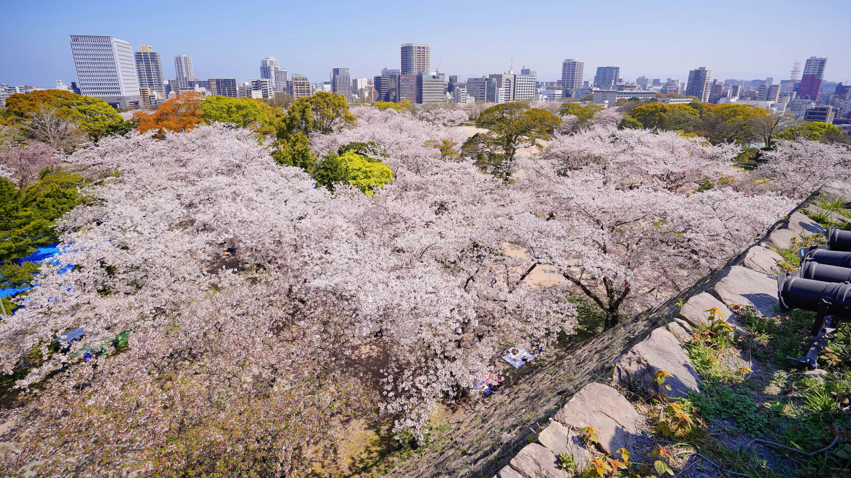 Фукуока — город на острове Кюсю, современный центр и набережная