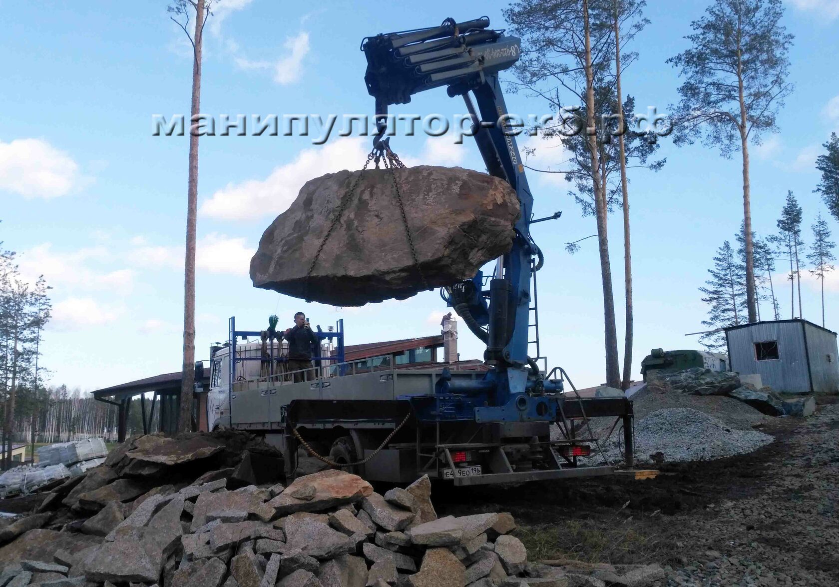 Кран 7т на заднем свесе грузовика