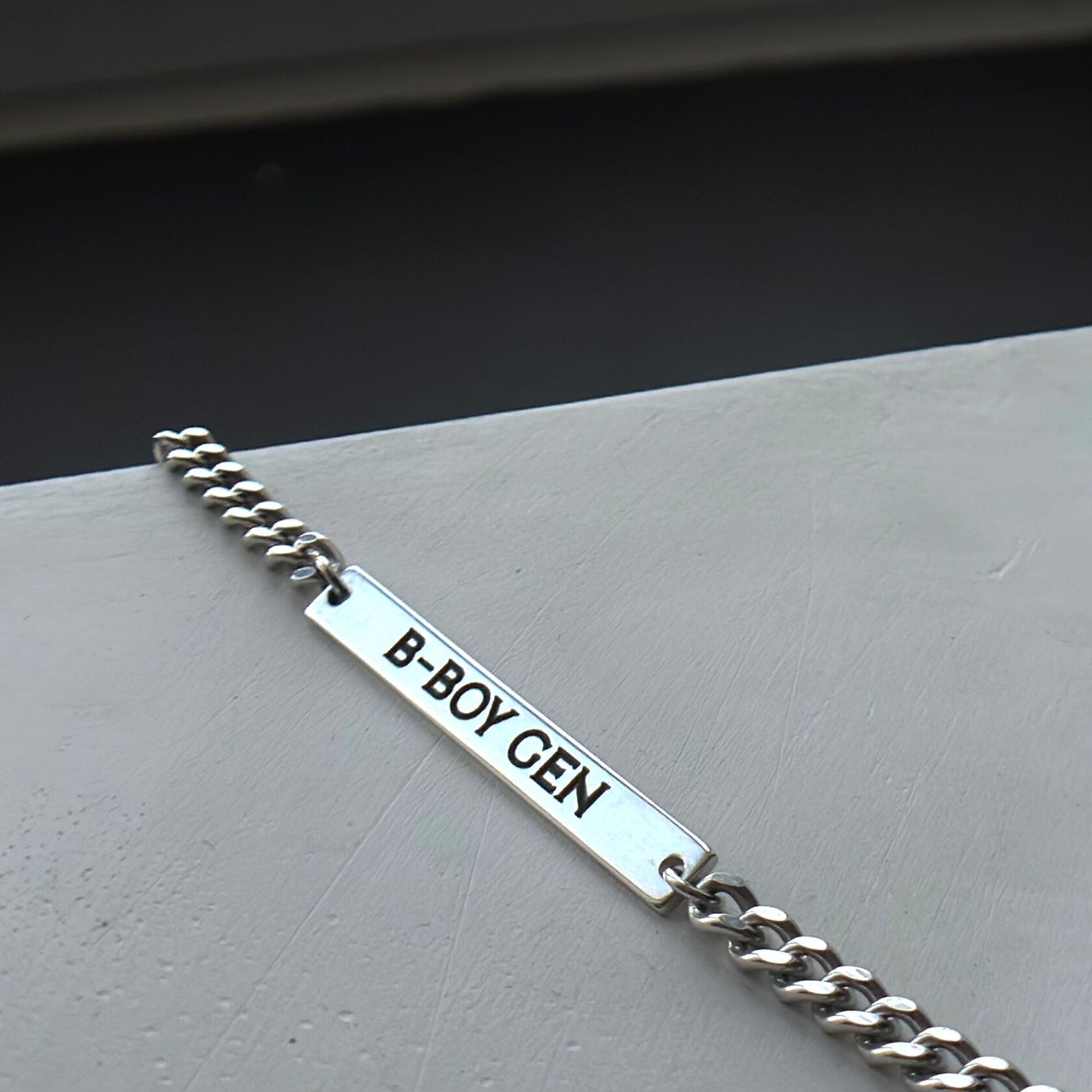 Гравировка символа на серебряном изделии, индивидуальный заказ StekloWood Киров