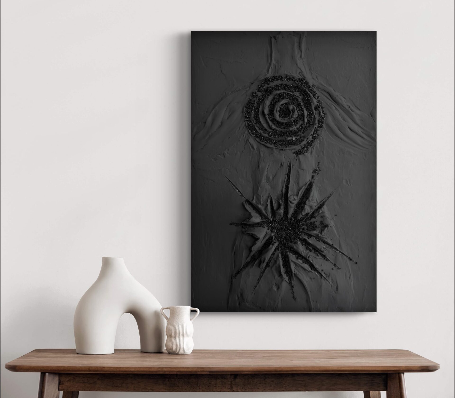 Арт объект картина на белой стене