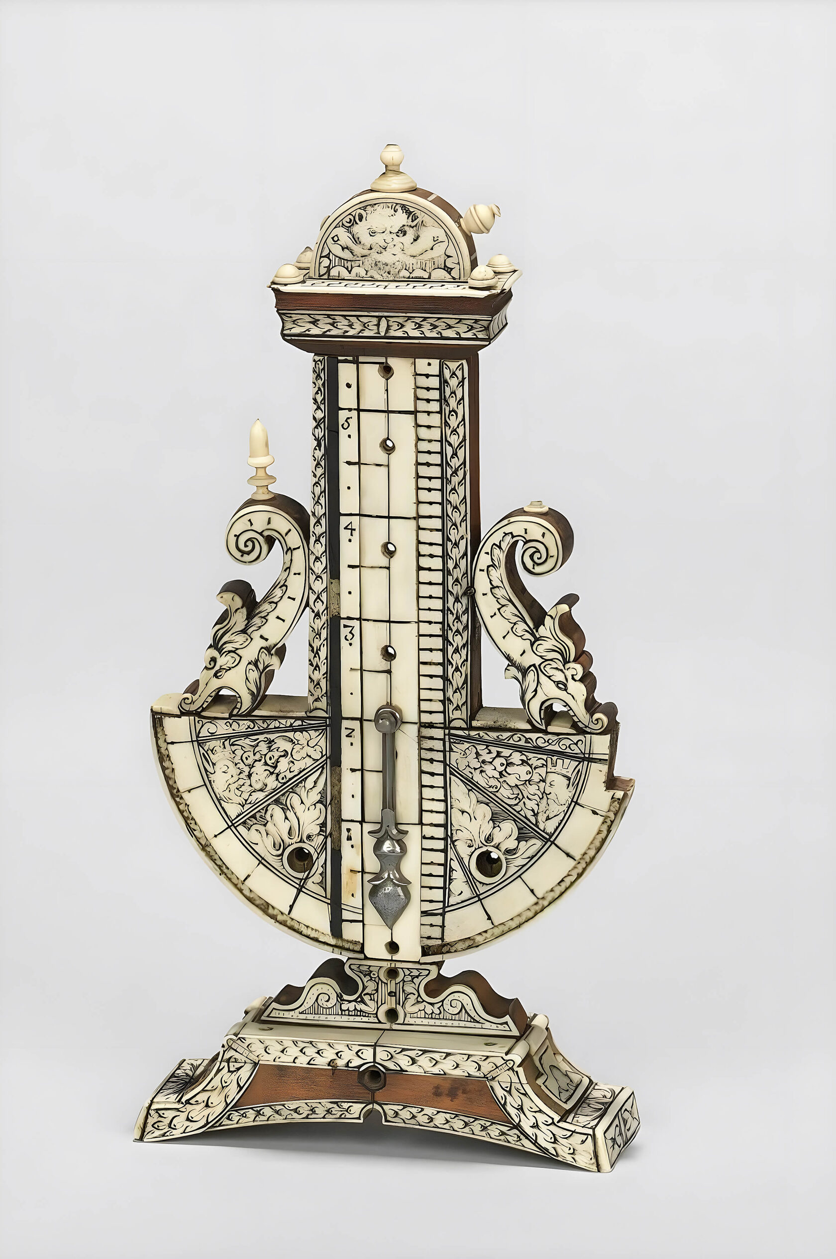 Артиллерийское прицельное приспособление. Неизвестный мастер. 1569. Германский Национальный музей. Лицевая сторона.