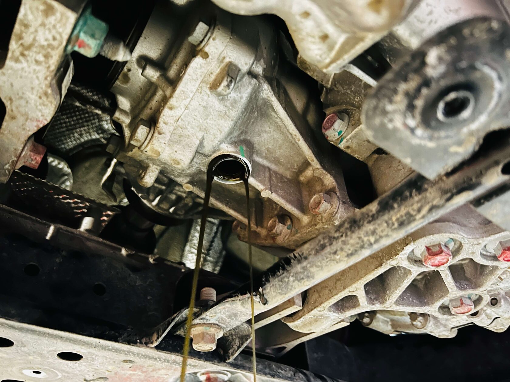 Слив старого масла из переднего редуктора Jetour T2