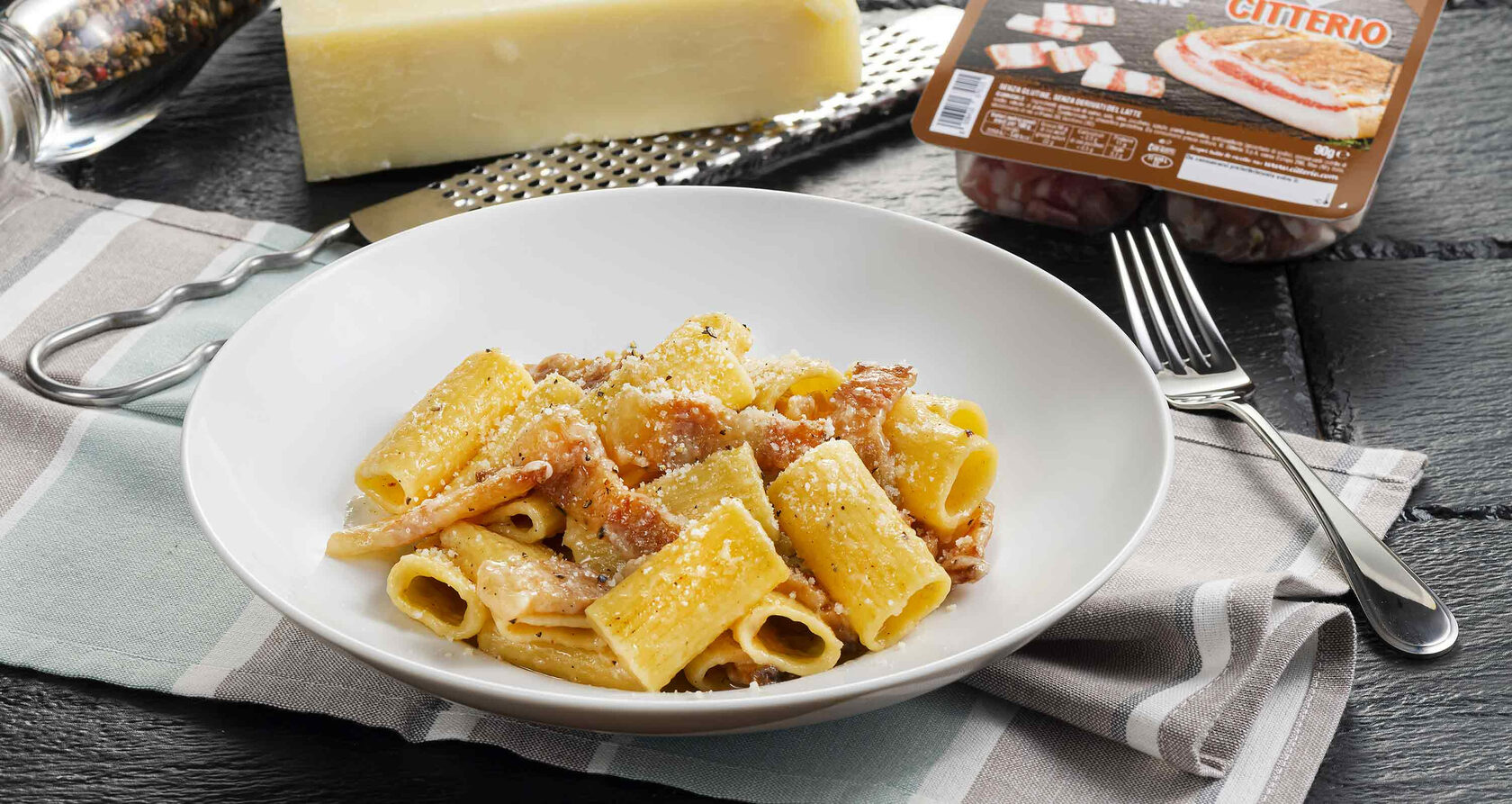 Mezzi rigatoni alla gricia