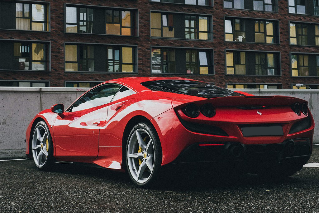 Ferrari в аренду астана. Спорткары в сочи. Феррари 2001 года. Феррари f8 tributo красная. Машины в дубае напрокат.