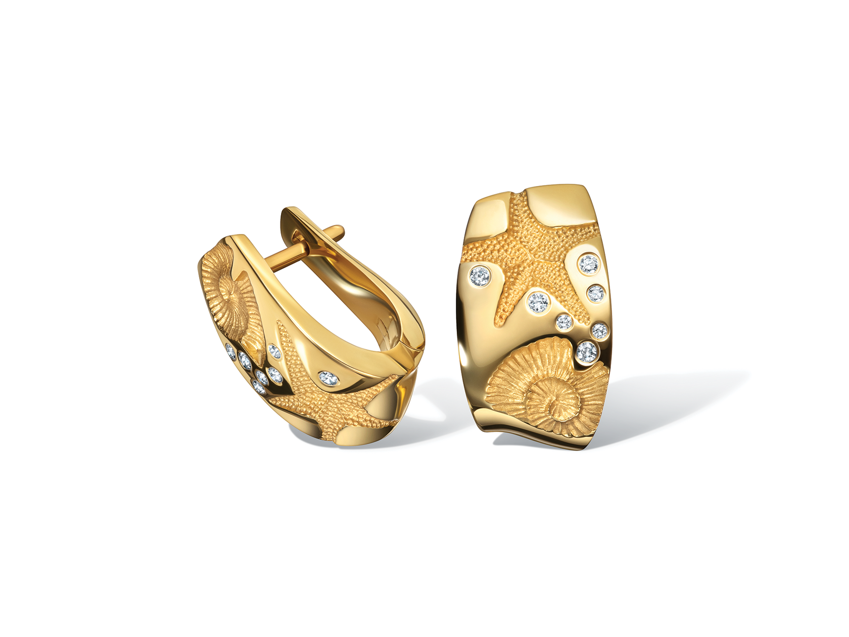 Золотые серьги с бриллиантами с ракушками и морскими серьгами коллекции CAFE DEL MAR ювелирного бренда LARANX