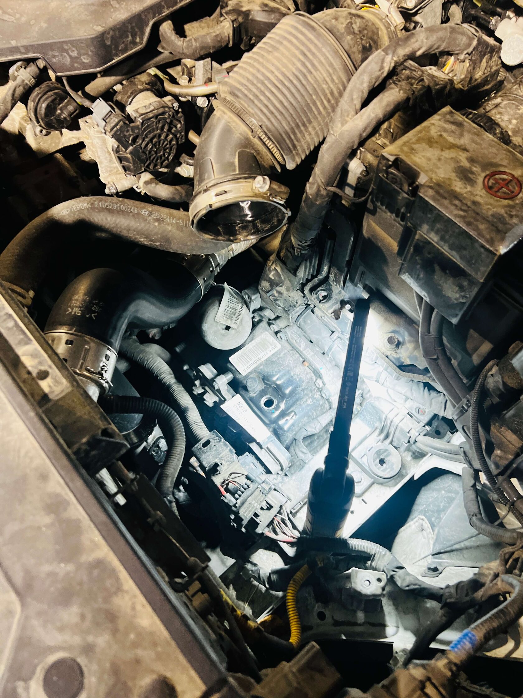 Откручиваем заливную пробку