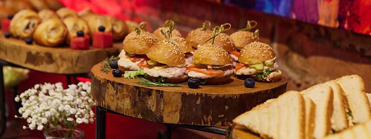 Заказать МИНИ-БУРГЕРЫ с доставкой по Санкт-Петербургу в офис на день ...