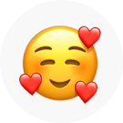 смайлик с сердечками