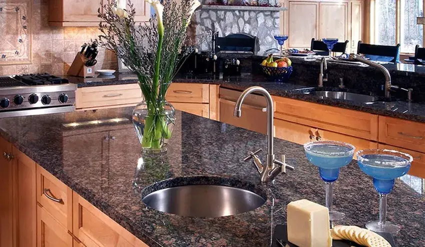 Кофейная гранитная столешница Coffee time в теплом интерьере