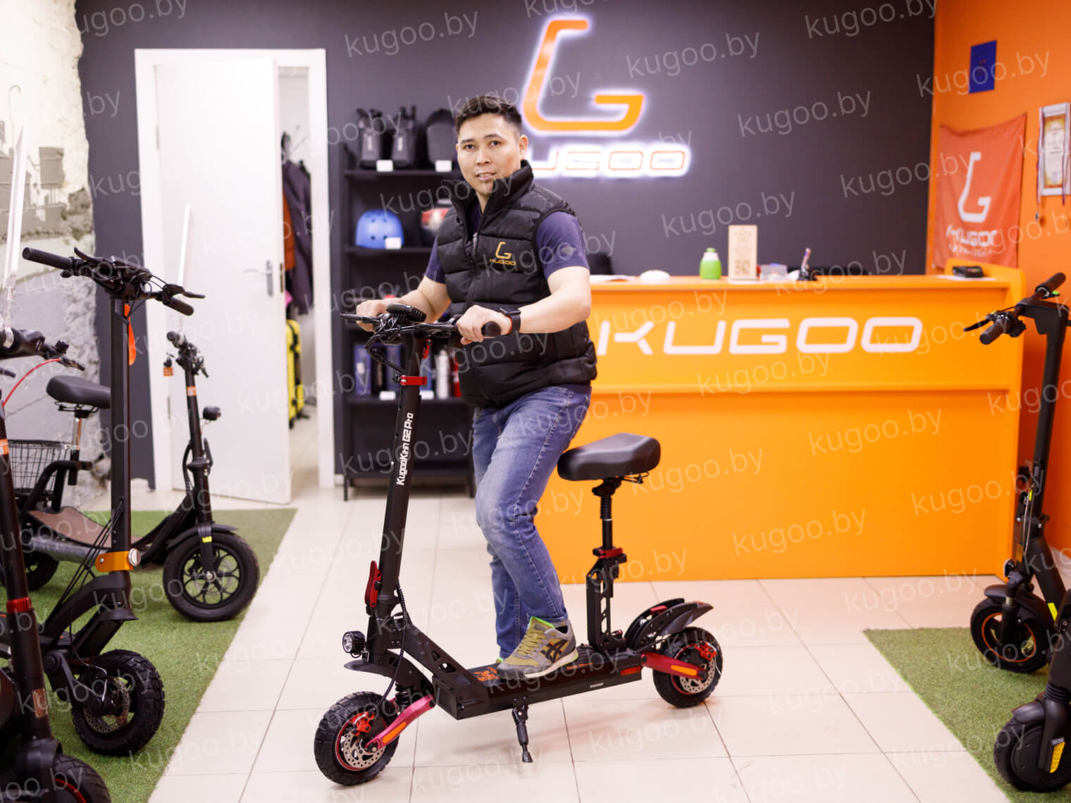 Куго джи 2 про макс. Kugoo Kirin g2 Pro. Kugoo Kirin g4 Pro. Электросамокат Kugoo Kirin g2 Max. Kugoo Kirin g2 Pro колесо.