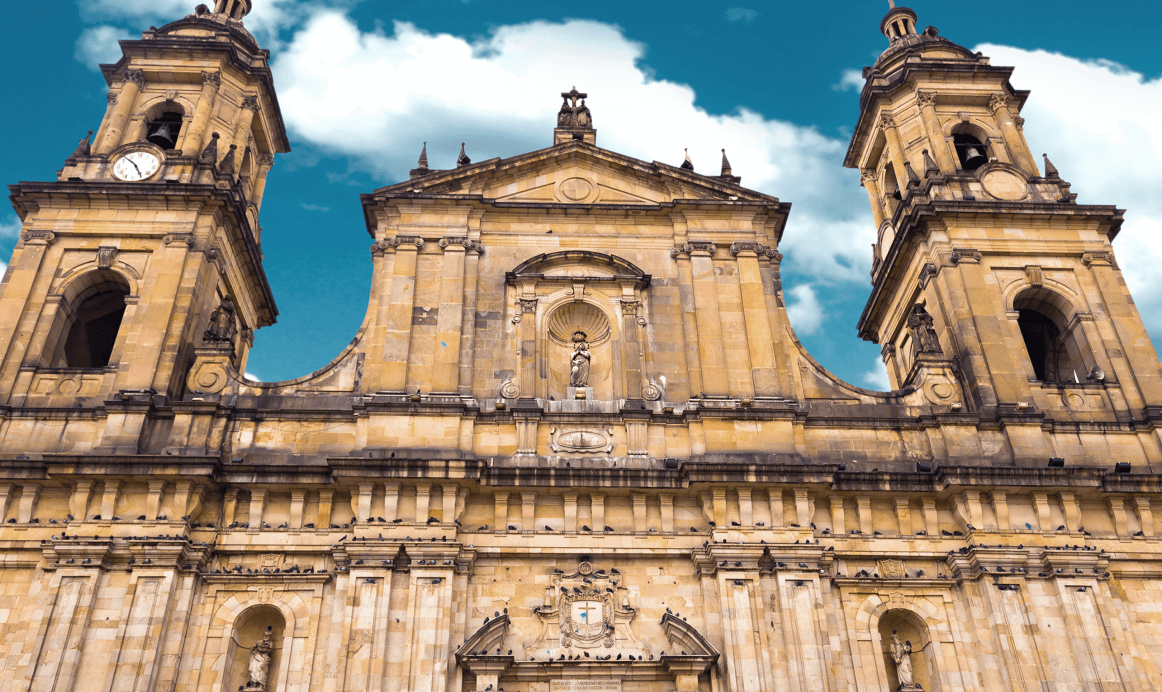 Famous cathedral. Церковь Канделария в Боготе. Богота Колумбия достопримечательности. Достопримечательности Колумбии письменно.