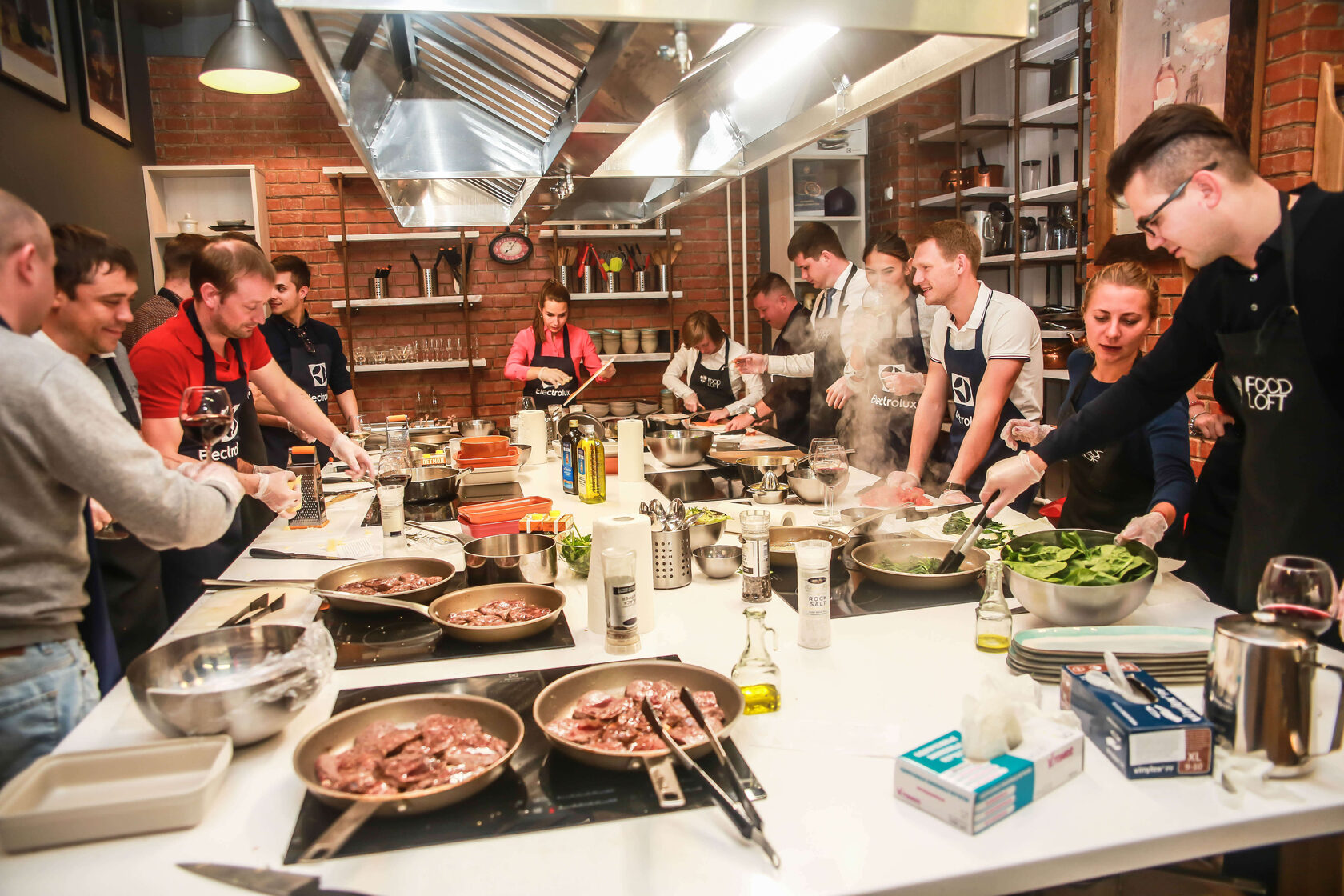 Кулинарный корпоратив для команды в студии FoodLoft на Васильевском острове