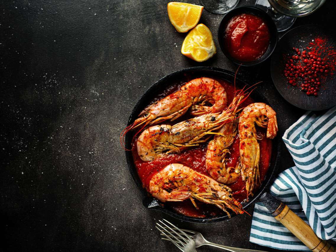 фото нанесения макияжа на лицо девушки 