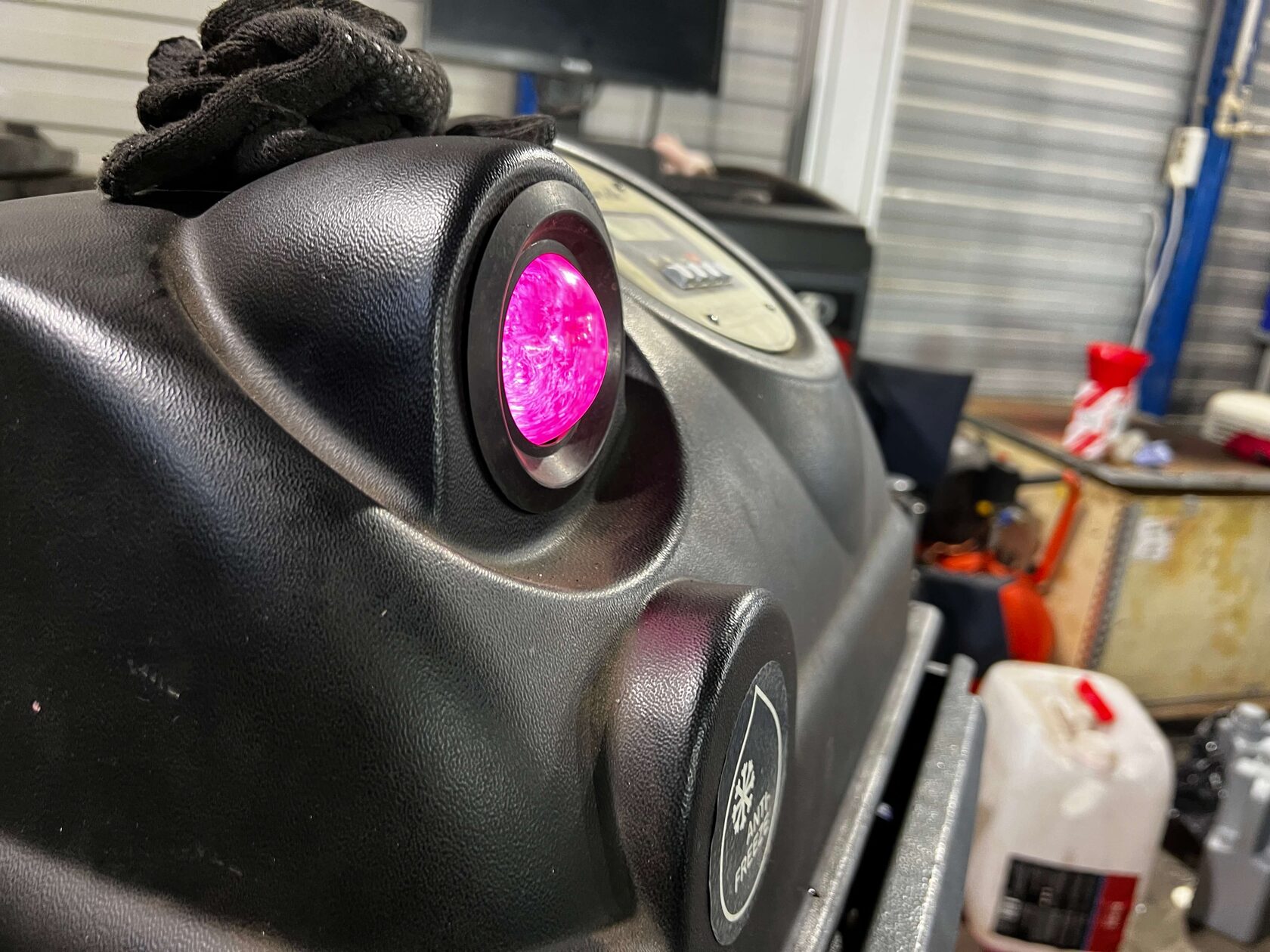 Процесс аппаратного замещения антифриза на Lexus LX570