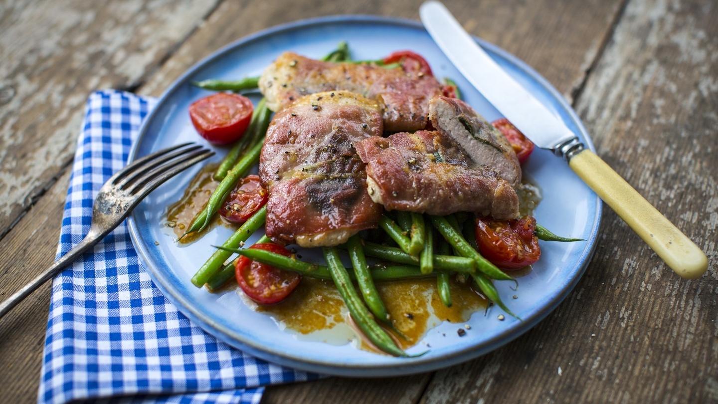 еда брускетта. медленная еда. турецкая гастрономия. взрослая еда реш. картины из продуктов.