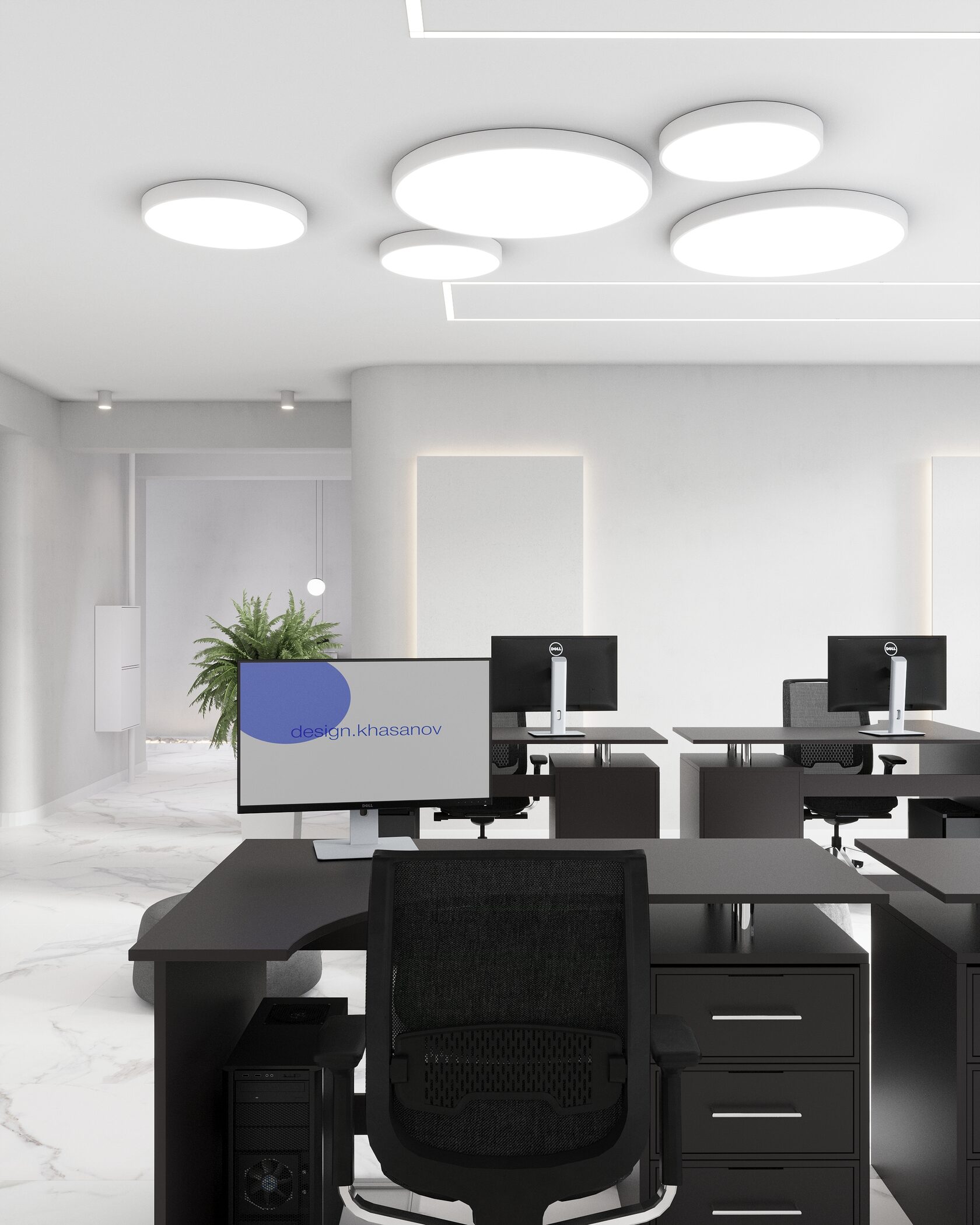 Черные столы и белые стены в офисе