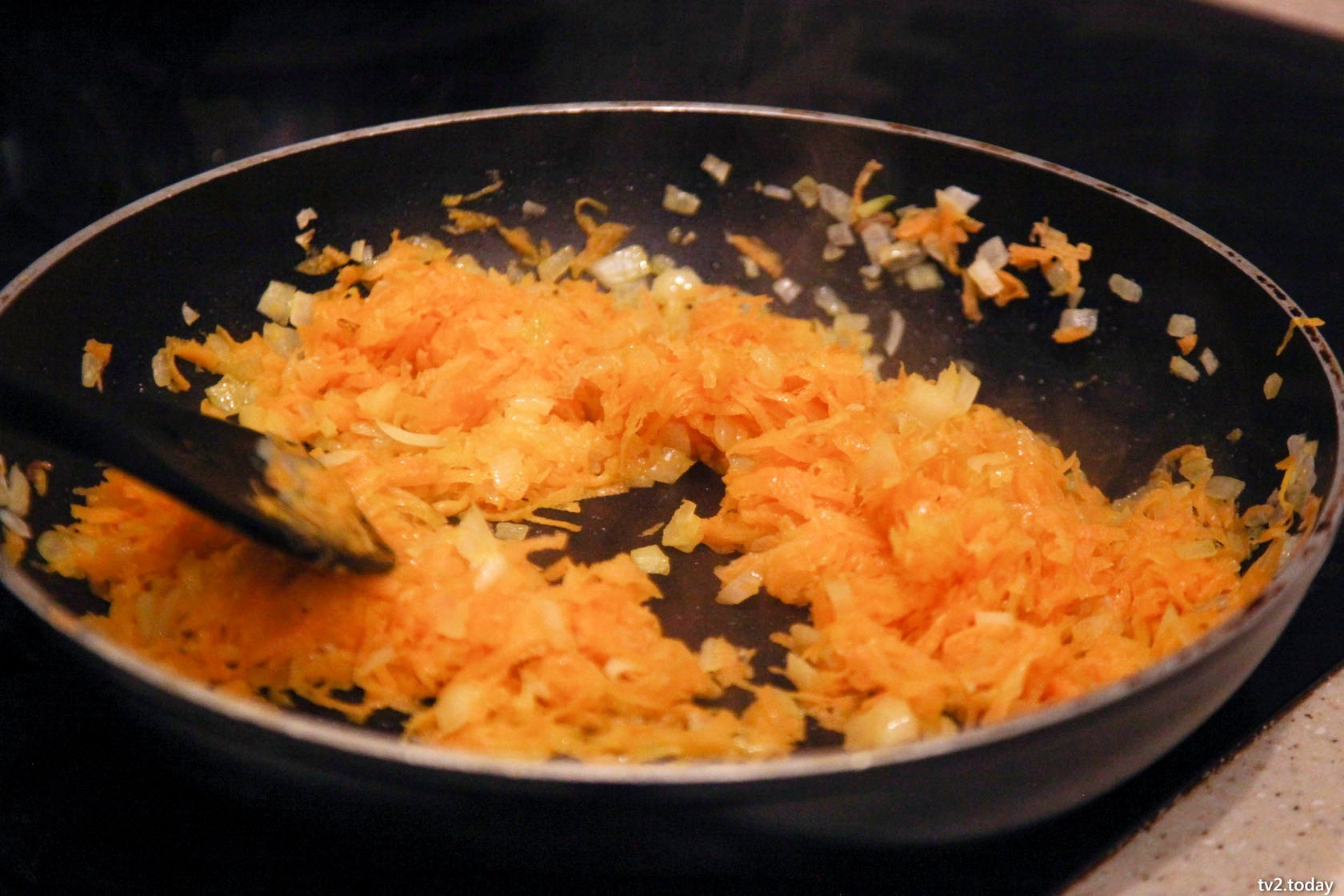 Куриная зажарка рецепт. Магги зажарка с луком и морковью фото. Зажарка от Магги с морковью и луком.
