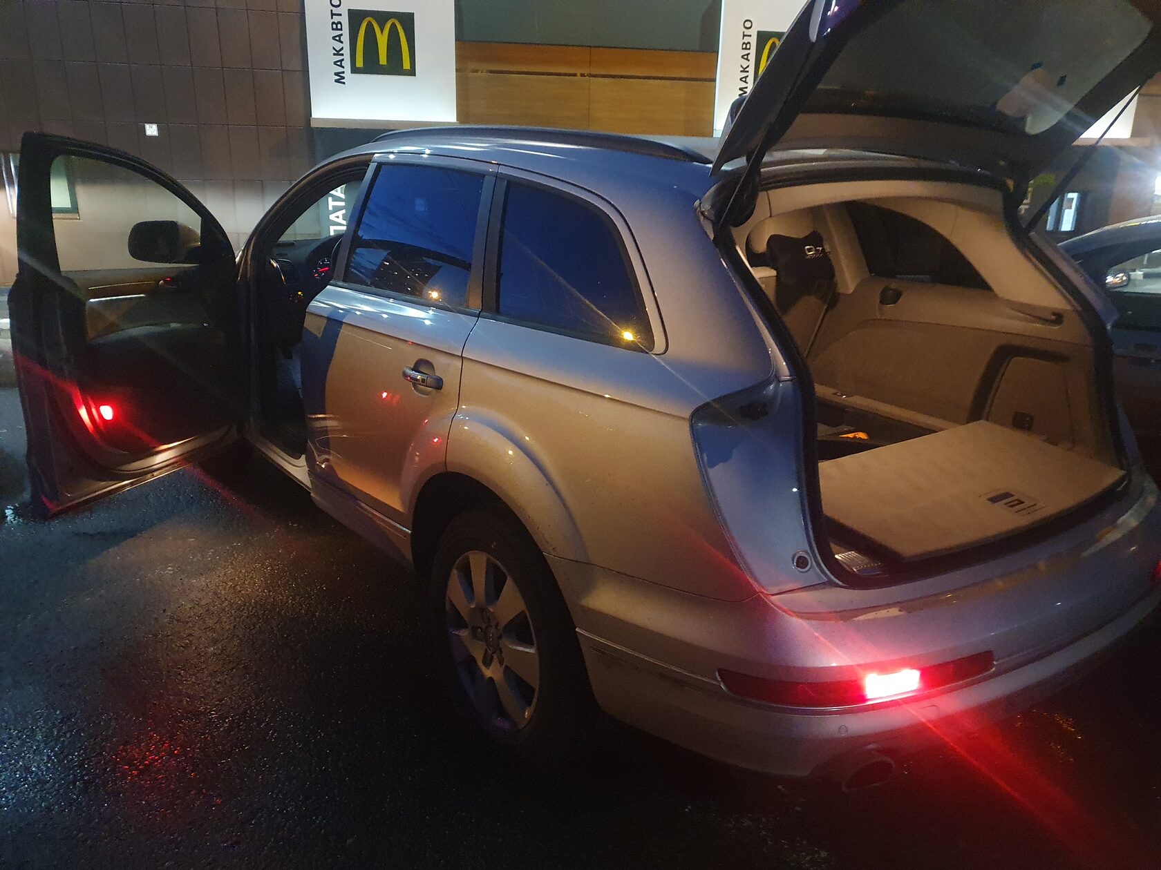 шумоизоляция Audi Q7 (первой генерации 4L)
