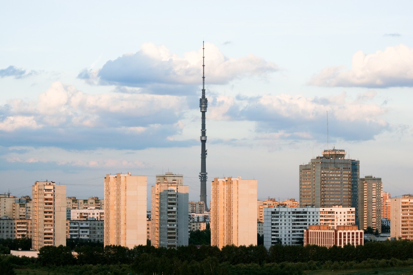 Телебашня Останкино (Москва, 1967 г.), в момент постройки – самое высокое сооружение в мире; строительство было завершено к 50-летию Октябрьской революции.