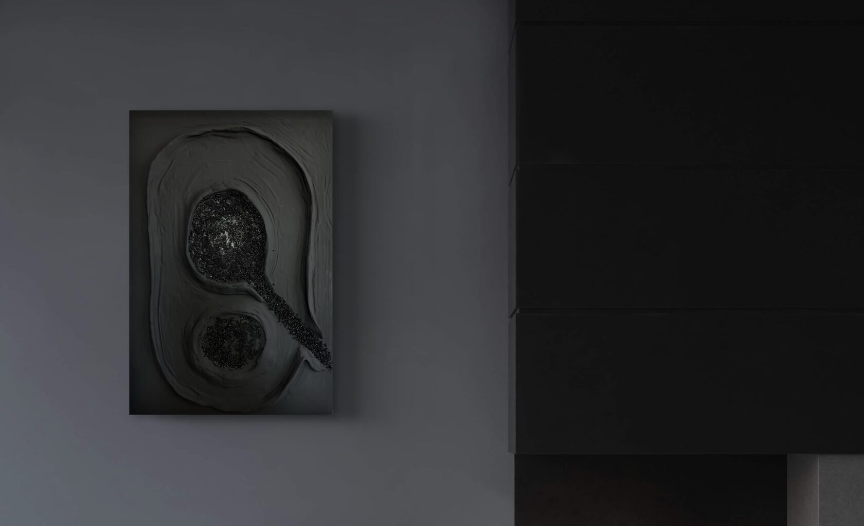 Черная фактурная картина с абстракцией