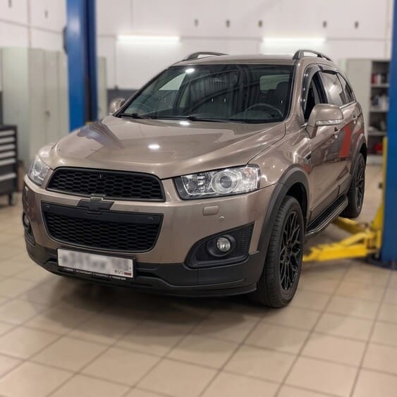 Chevrolet Captiva 3.0 V6 AWD на подъёмнике в сервисе — АКПП GM 6T45 в аварийном режиме