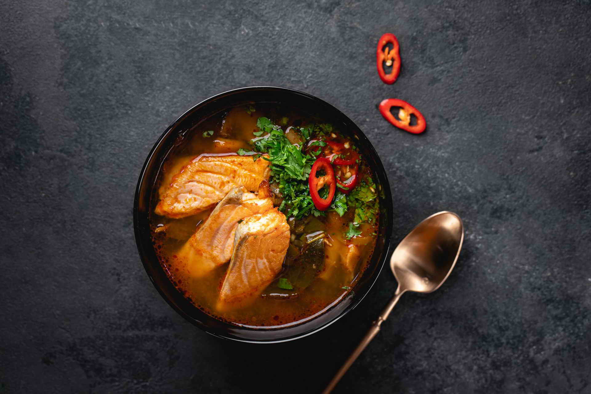 Вы можете попробовать классический суп Том Ям с креветками или курицей в нашем суши-баре с доставкой по всему Краснодару
