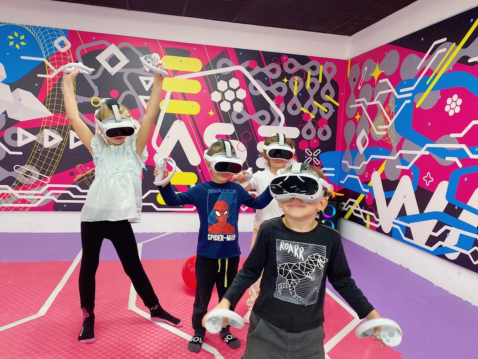 VR-игры в клубе виртуальной реальности WARSTATION Калининград