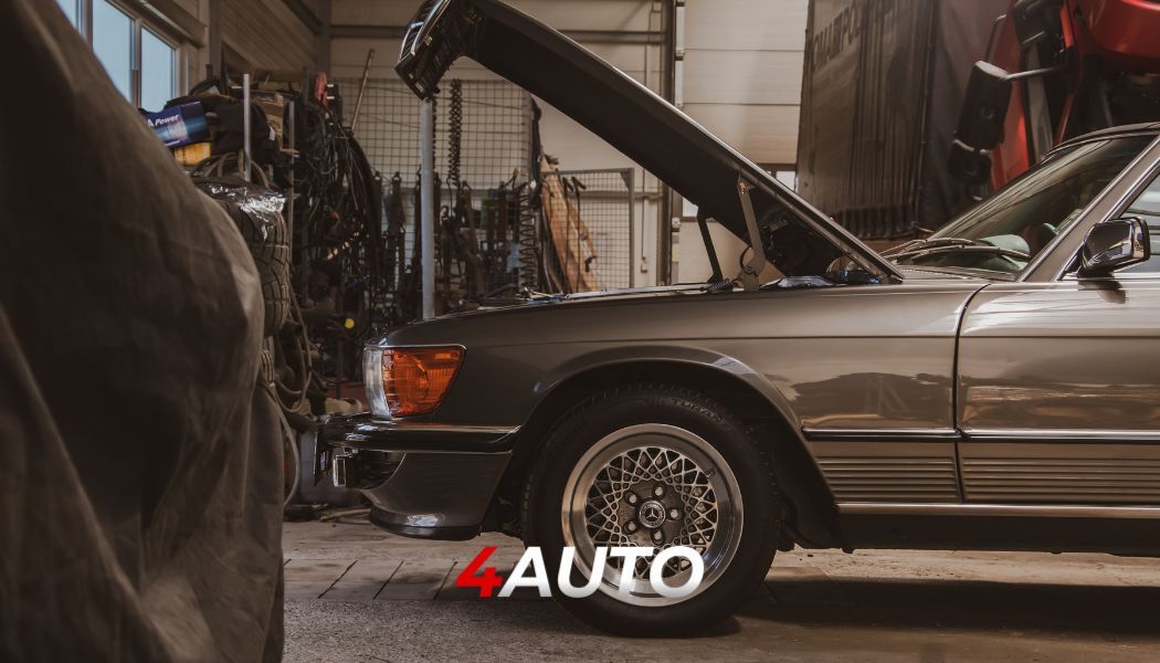 Автомобиль в автосалоне