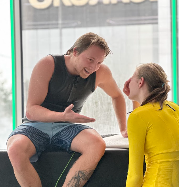 Тренер по сёрфингу Паша Персиянов в SURF BROTHERS Сколково