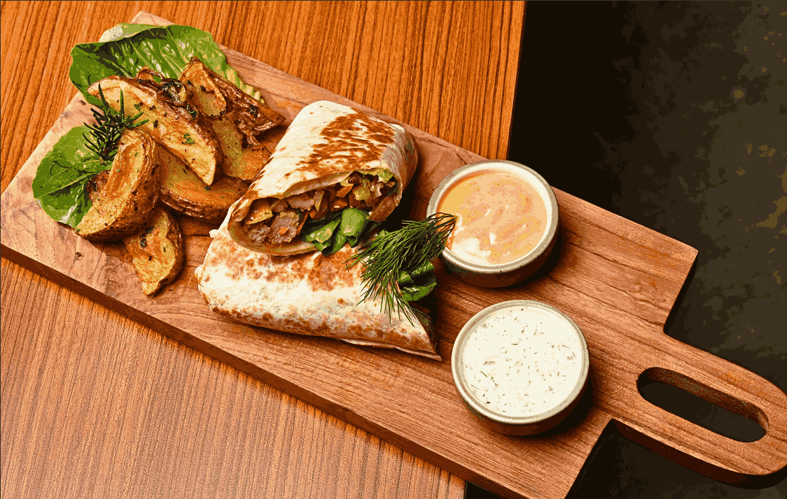 A vibrant platter of Chicken Shawarma with salad and wedges, a favorite choice for Western-style halal food in Ubud.