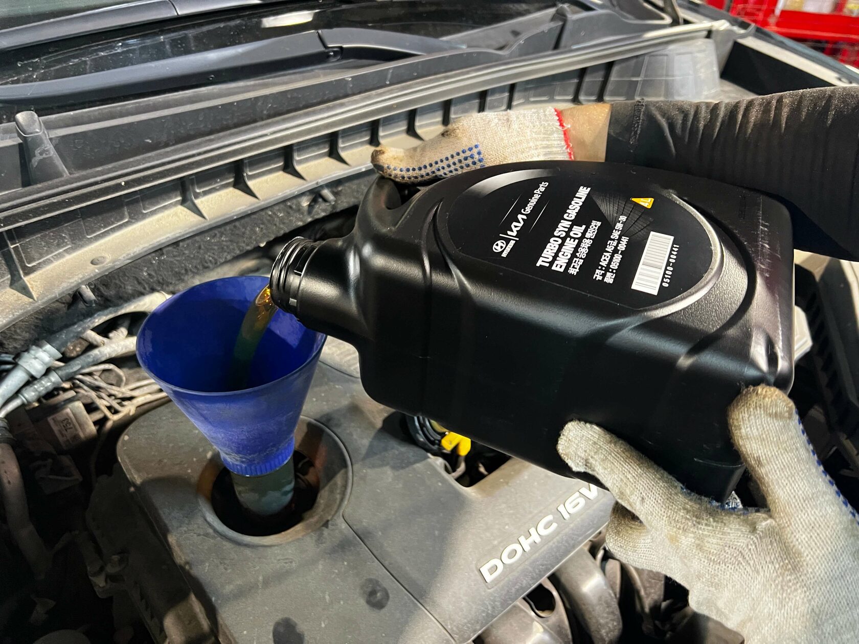 Заливка масла Hyundai Turbo Syn 5w30