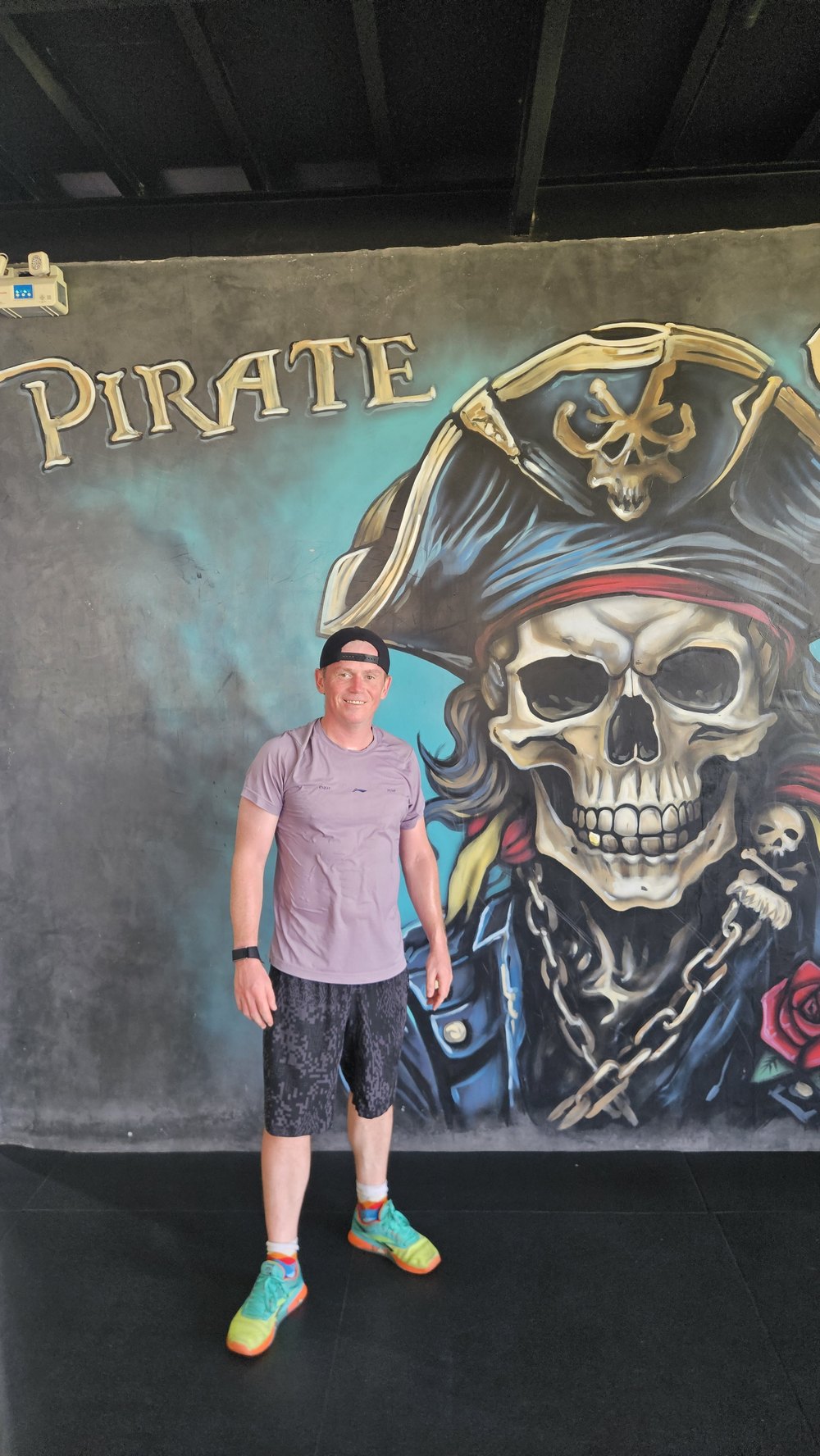 Мурал Pirate Camp на спортивной улице