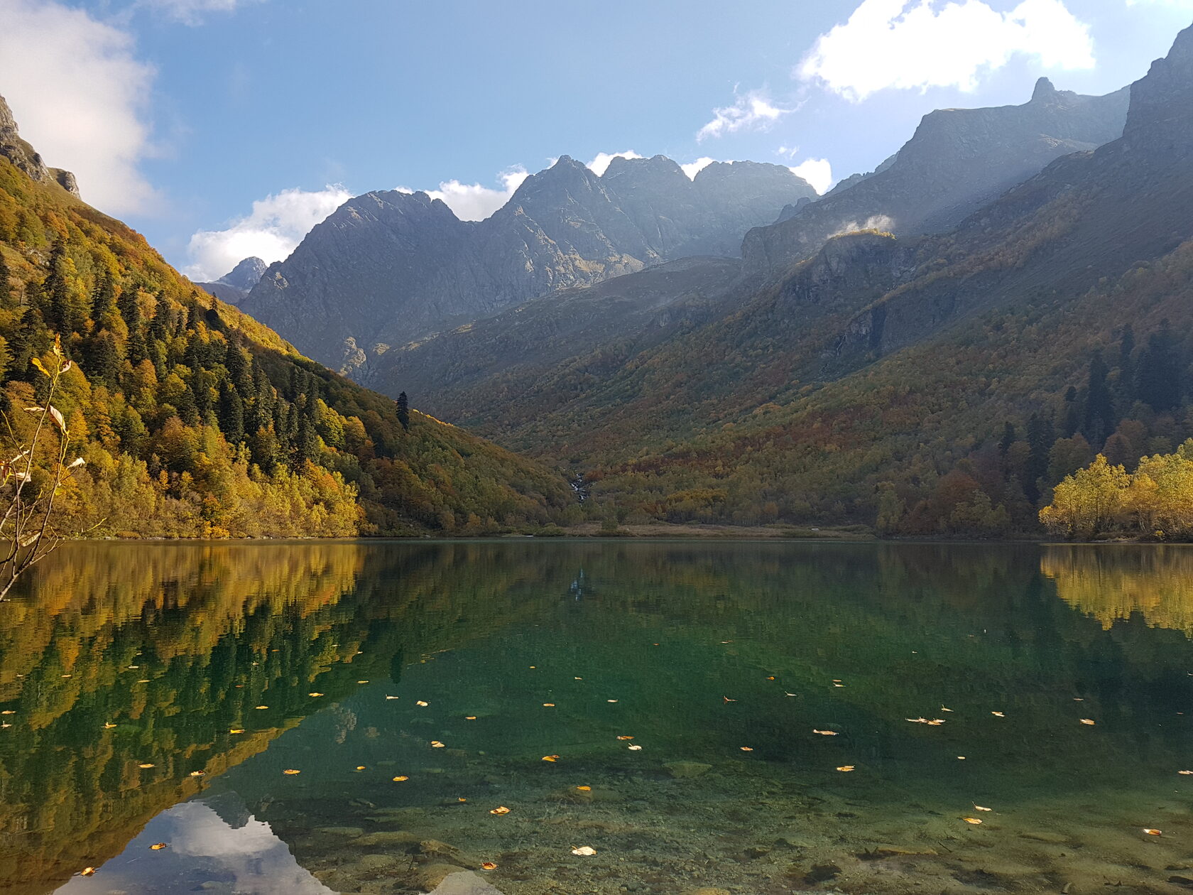 Озеро Кардывач. Озеро Кардывач Сочи. Кардывач Узловой. Озеро Кардывач фото.