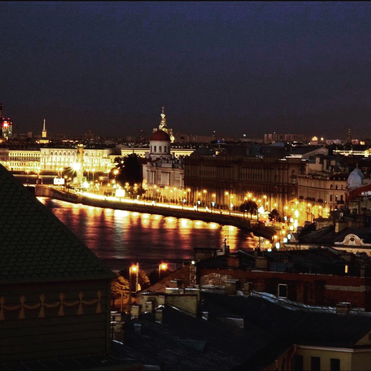 Санкт петербург экскурсии ночью. Ночной Петербург с крыши. Ночной вид Петербурга крыши. Крыши домов Питера ночь. Крыши Питера ночью.