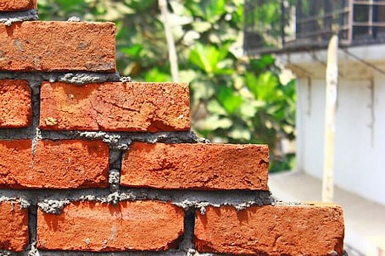 Вывоз боя кирпича контейнером в Москве