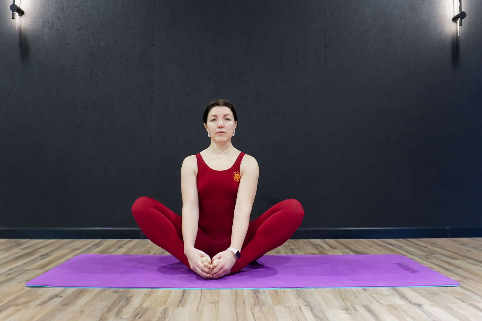 Поза бабочки - Баддхаконасана