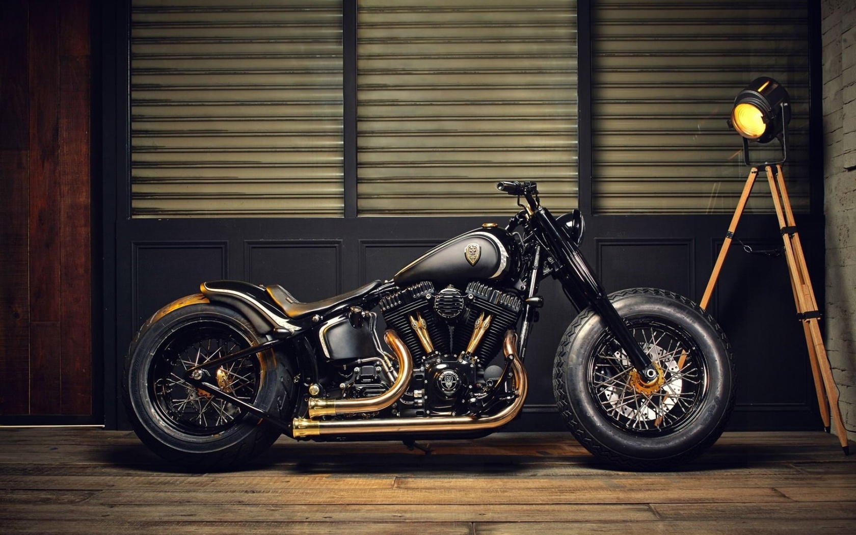 Мотоцикл боббер Harley Davidson