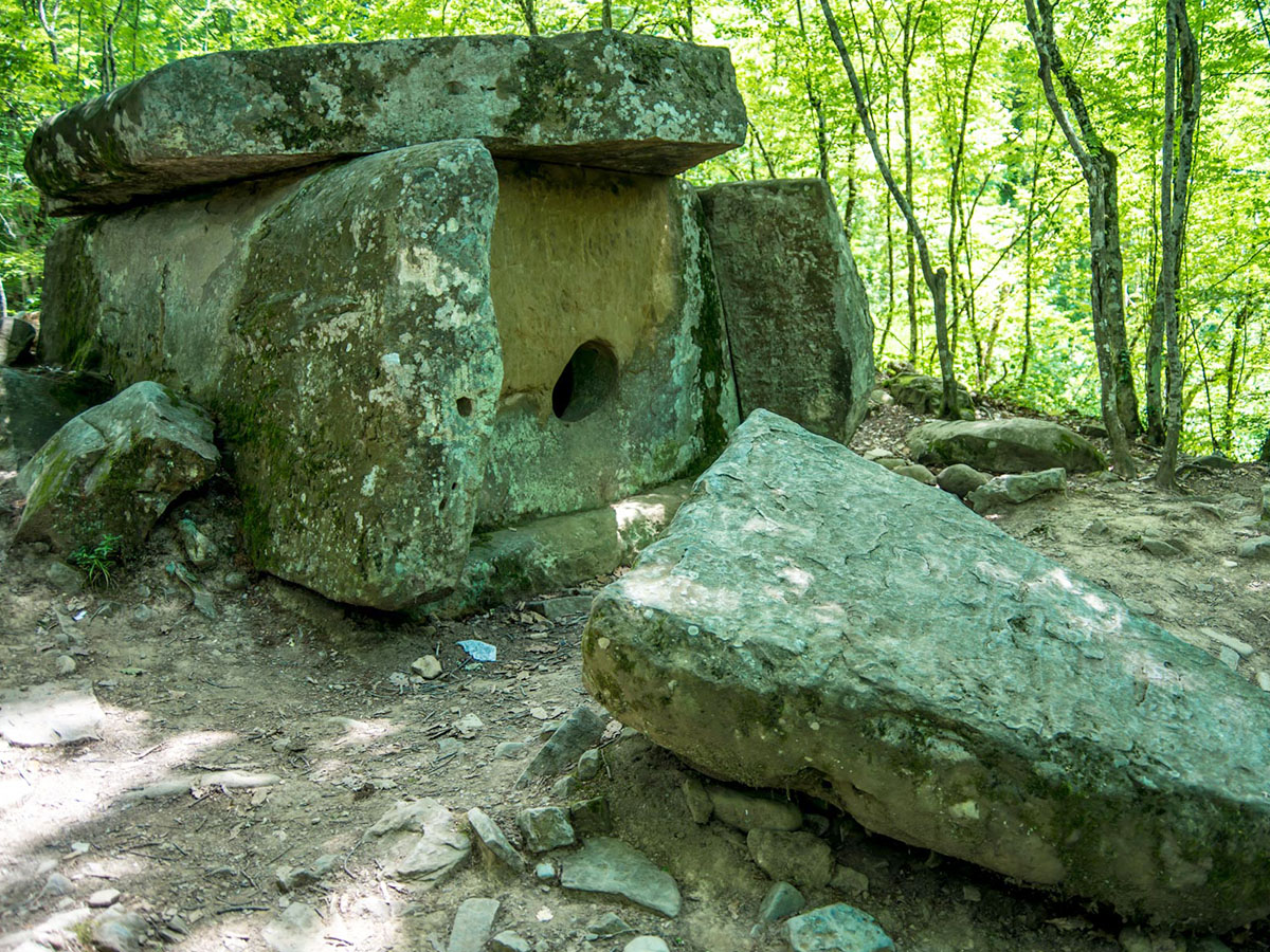 Дольмены геленджик фото