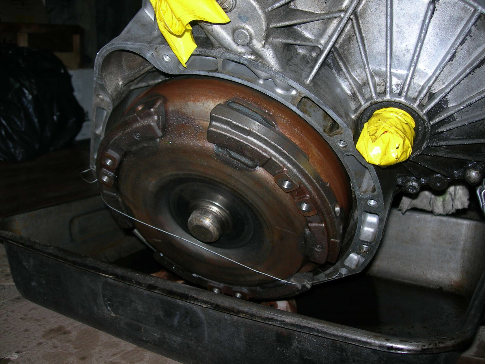 Особенности демонтажа и крепления гидротрансформатора к маховику