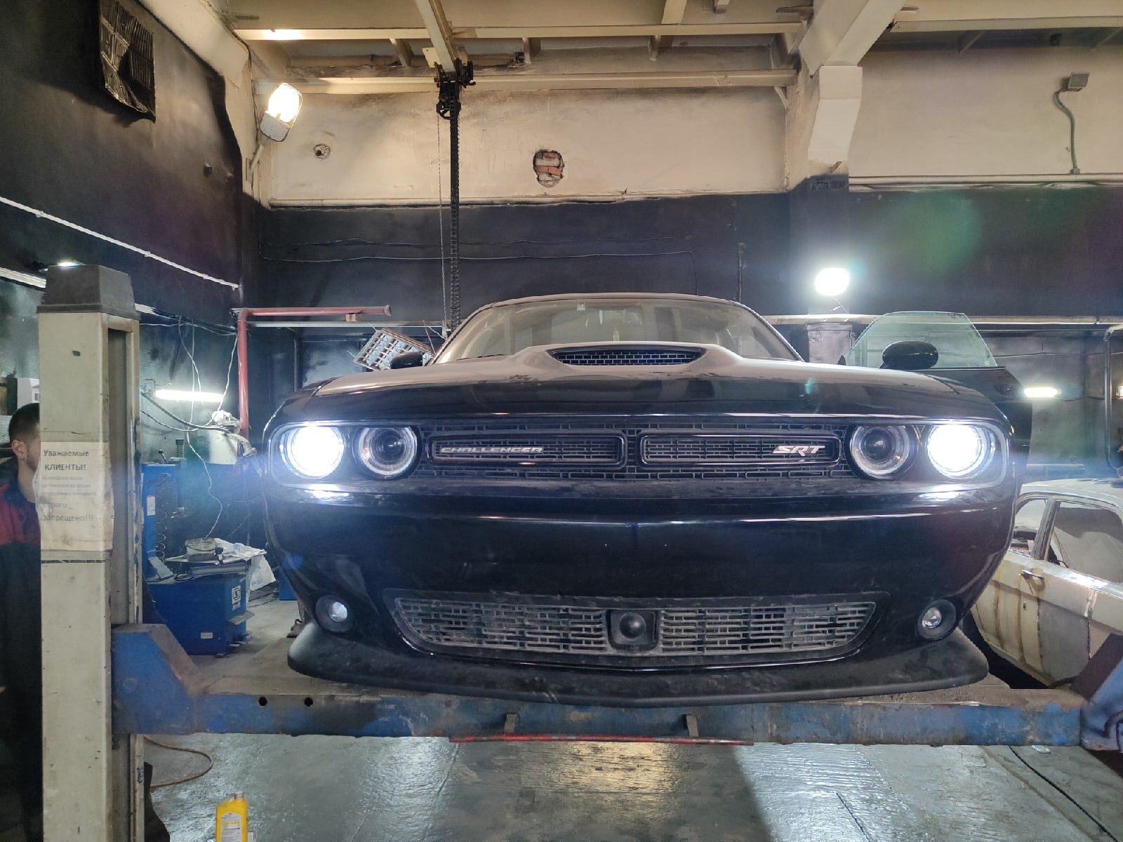 Dodge Challenger SRT. Ремонт от GarageSmoothHands и FARAON