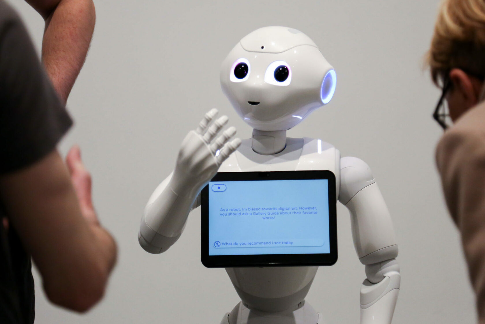 Robot guide. Демо робот. Робот экскурсовод.