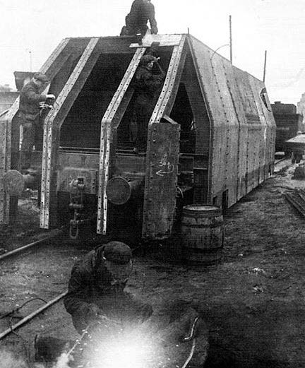 Постройка бронепоезда московского метрополитена