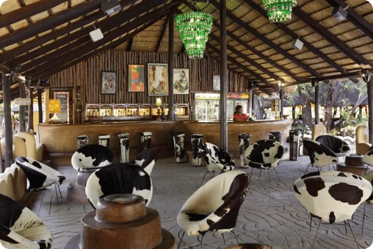 Экставагантный лодж в роще древних баобабов