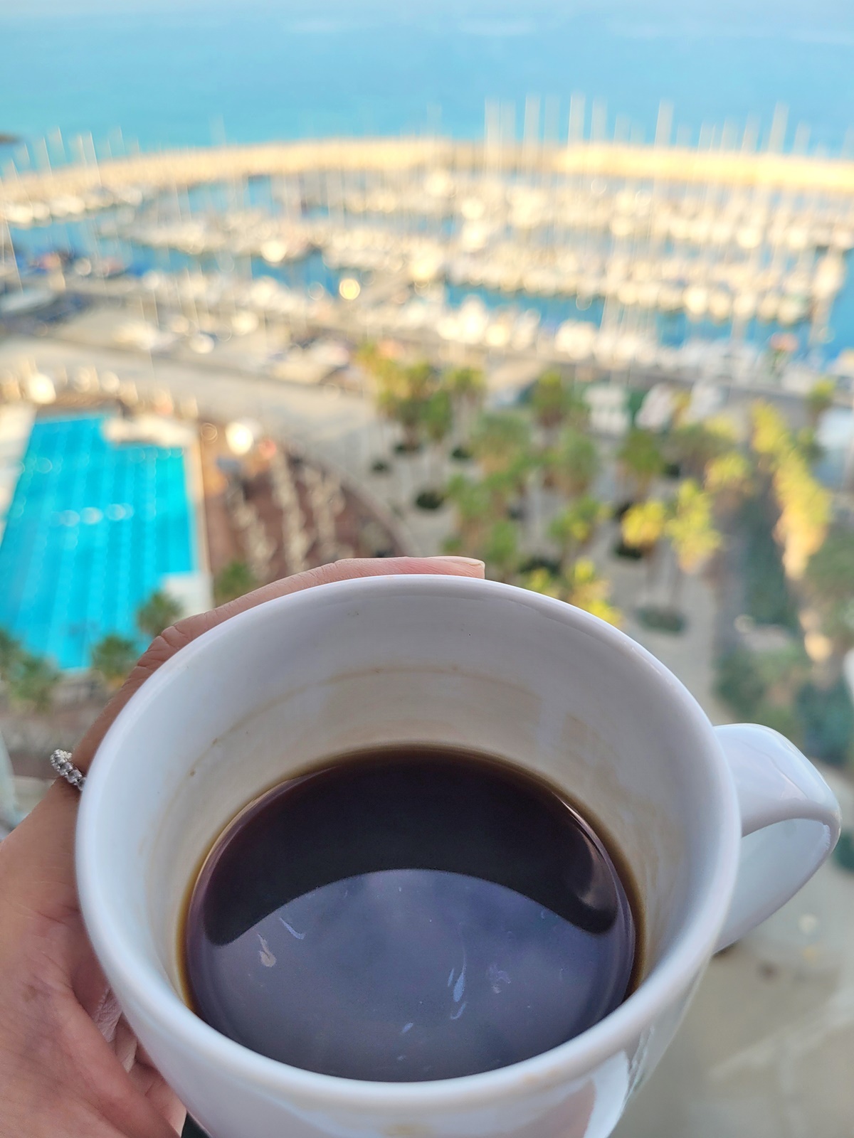 Кофе и море - отель Карлтон в Тель-Авиве.