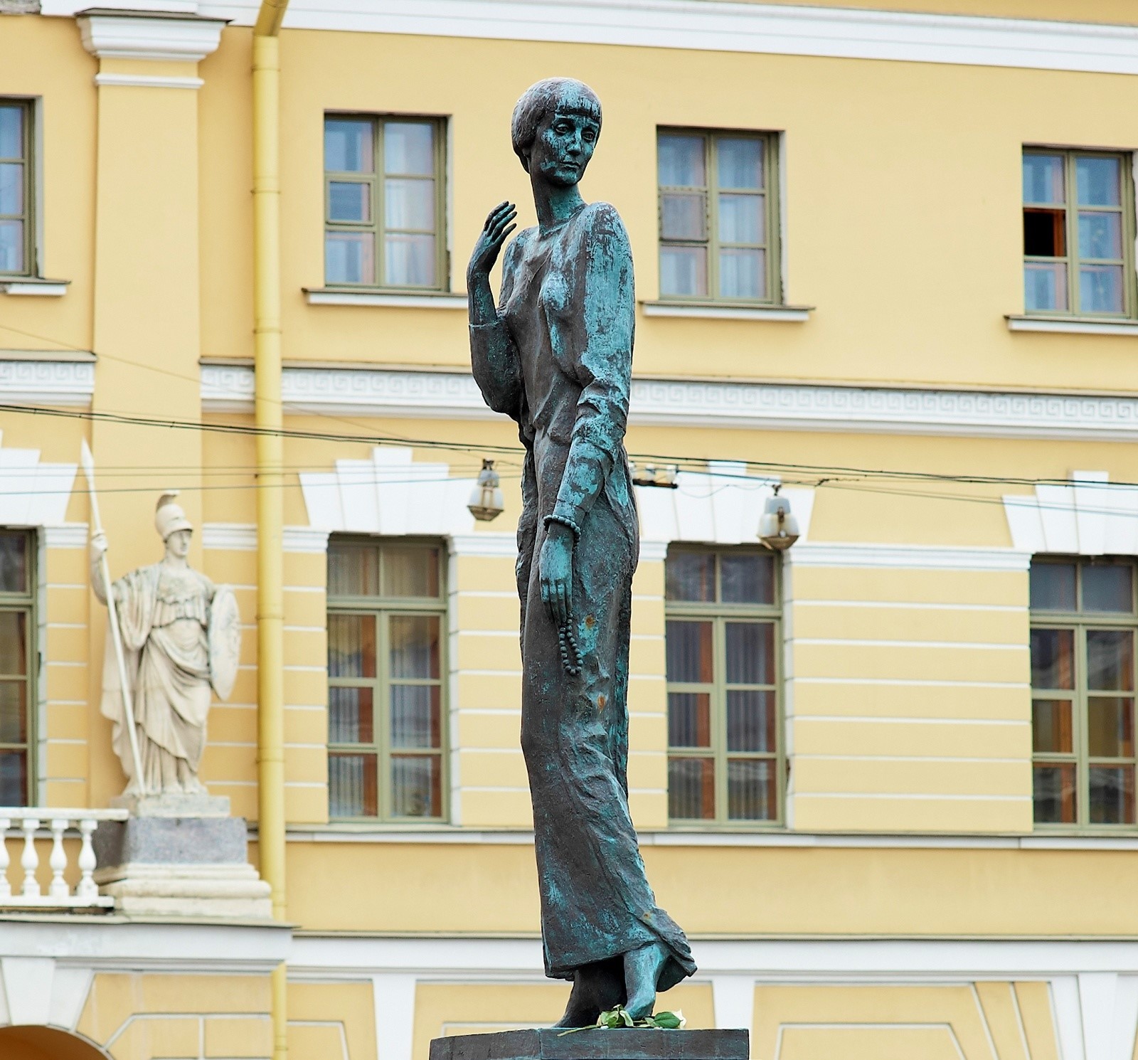 памятник ахматовой в санкт петербурге