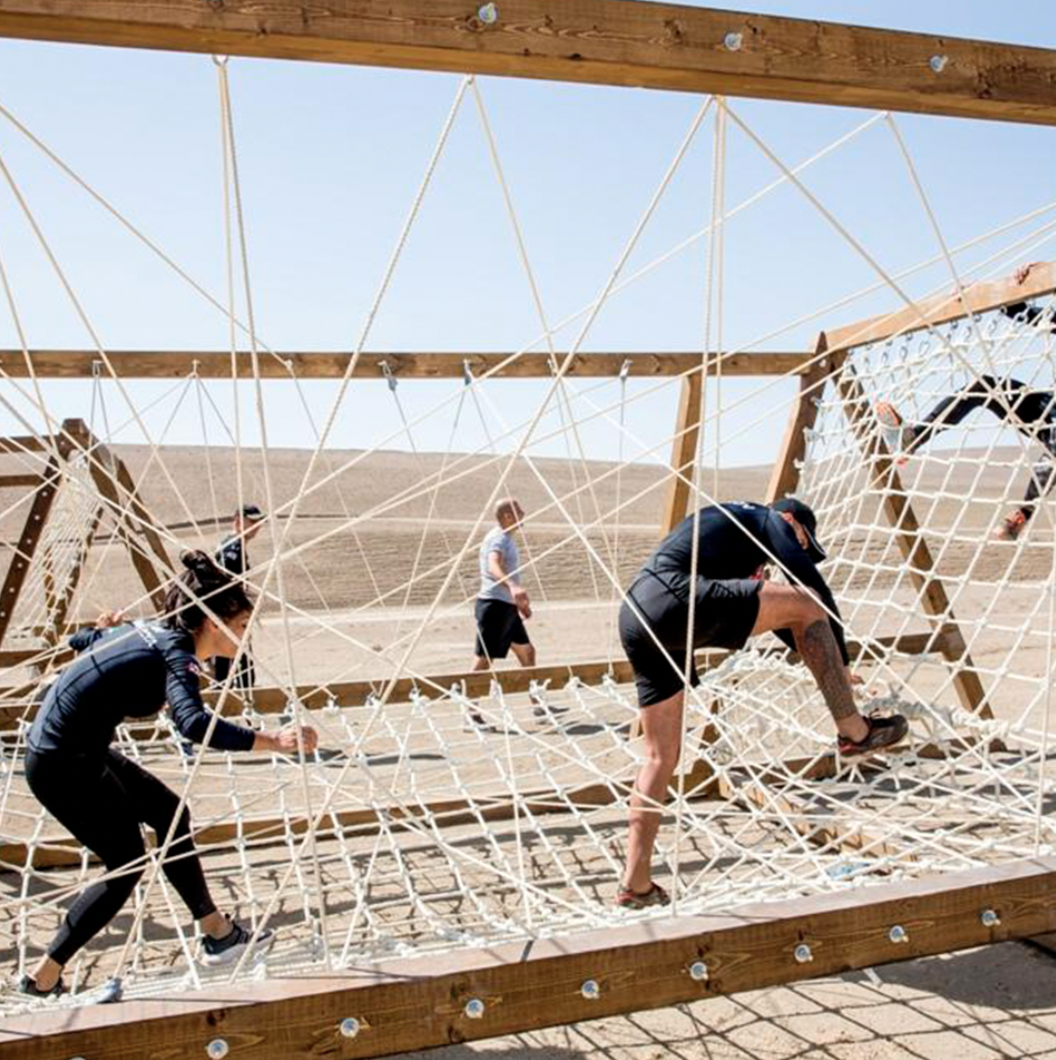 контроль препятствий. спортивный инвентарь для спортивных площадок. контроль препятствий. гладкий палисад полоса препятствий. спортивные препятствия.