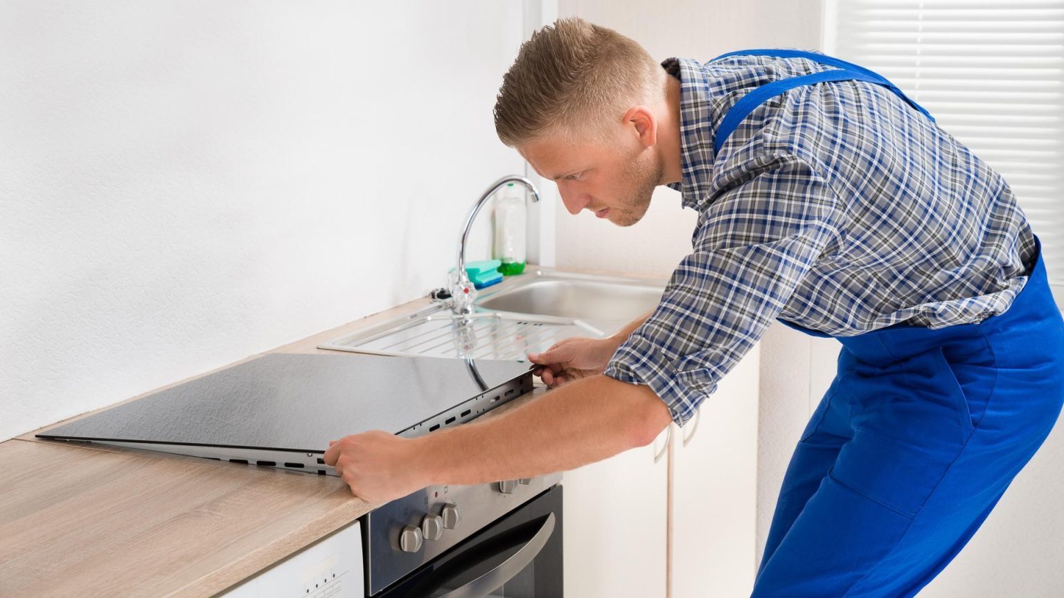 Как самостоятельно заменить стеклокерамику на варочной панели