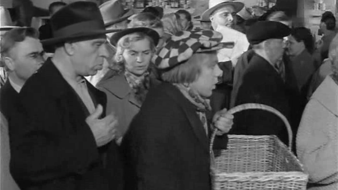 Кадр из кинофильма «Новоселье», 1960 год, реж. Марк Местечкин, Леонид Пекур.