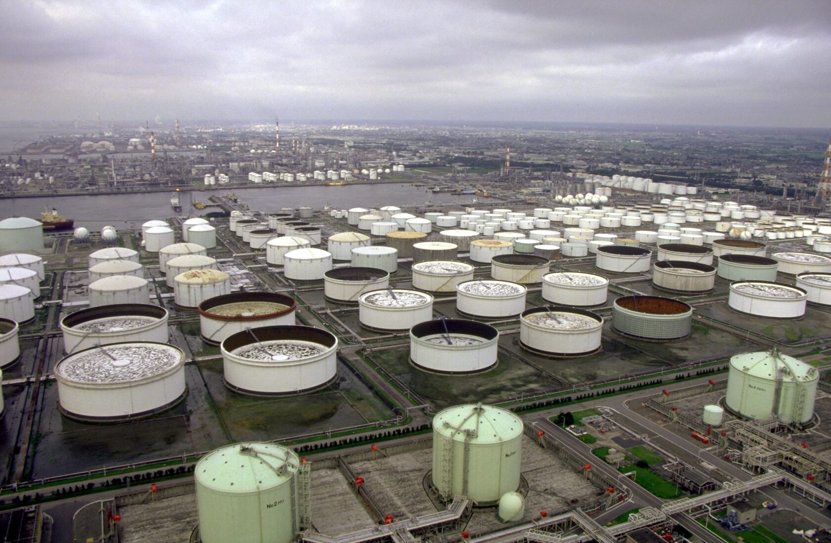 Правительство взяло под ручной контроль экспорт гелия до 2027 года