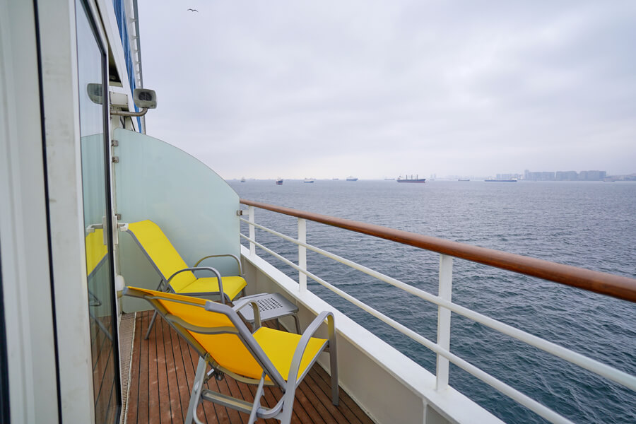 балкон с креслами